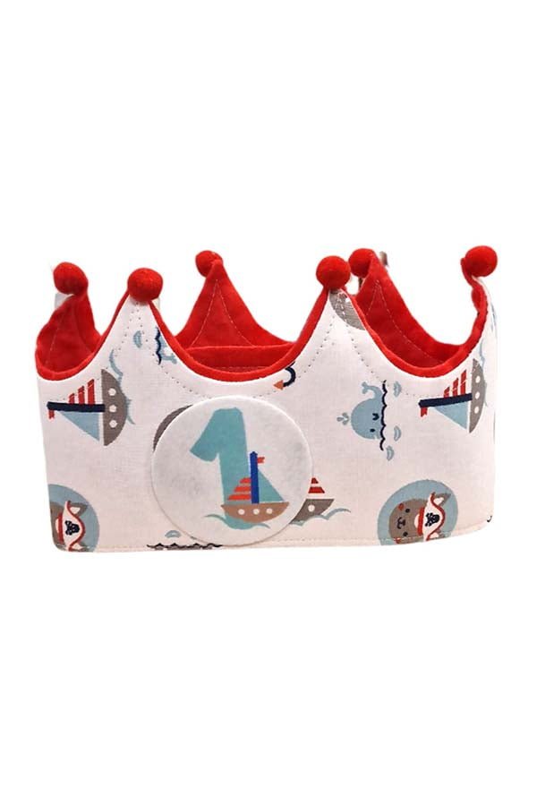 Corona de cumpleaños con temática náutica, perfecta para pequeños marineros.