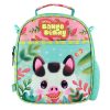 Mochila escolar con un llamativo estampado de sandías, de la línea Bango Berry. Ideal para niños que buscan un diseño alegre y colorido. Cuenta con bolsillos laterales de malla y un compartimento principal espacioso.