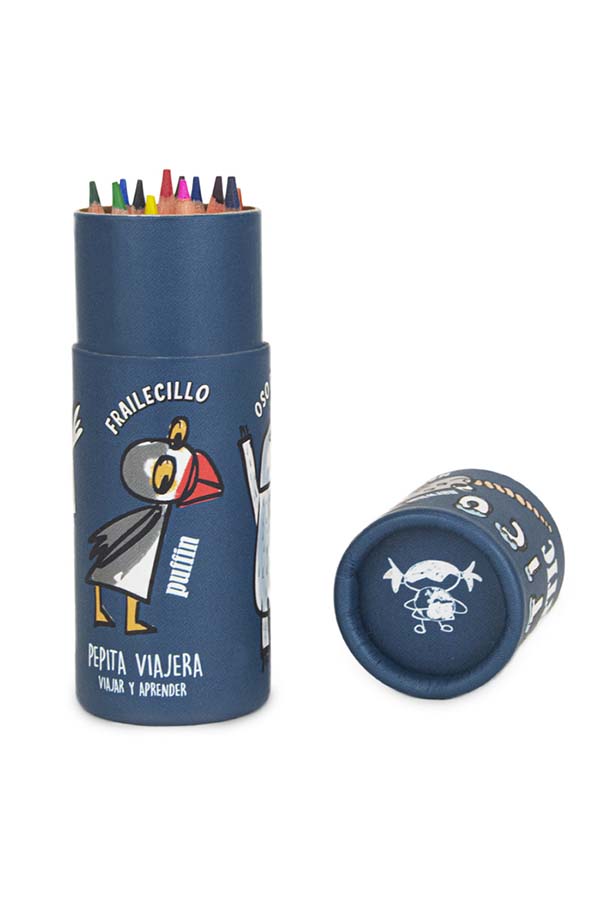 Descubre el Ártico con esta original botella ilustrada de "Pepita Viajera". Incluye lápices de colores dentro de un práctico envase educativo decorado con animales polares como el frailecillo y el oso polar. Ideal para desarrollar la creatividad y aprender curiosidades sobre la fauna ártica.