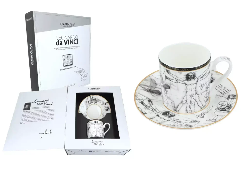 Detallada presentación en caja que incluye una taza de porcelana decorada con bocetos originales de Leonardo Da Vinci y un plato a juego. Una pieza única para disfrutar el arte en cada sorbo.