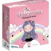 La encantadora caja de Unicornia presenta un diseño colorido con una protagonista mágica lista para salvar el mundo de los unicornios. Perfecto para niñas y niños amantes de los juegos mágicos y cooperativos.