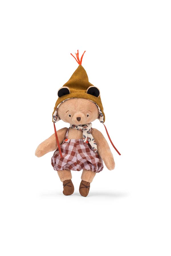 El simpático Emile, peluche de la colección Les Minouchkas de Moulin Roty, aparece en una pose juguetona. Su diseño con detalles cuidados, como el gorro amarillo puntiagudo y la bufanda estampada, lo convierte en un compañero de aventuras para niños y una pieza entrañable para coleccionistas.