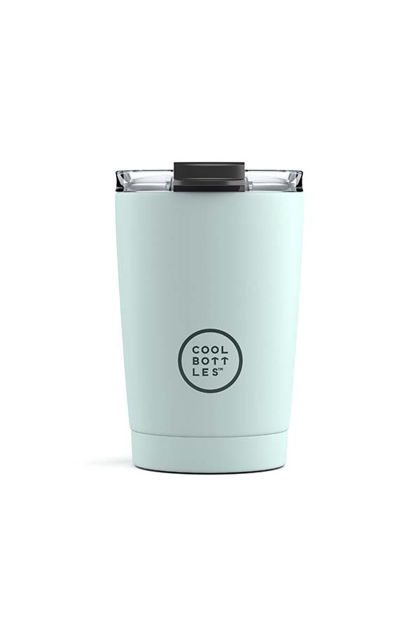 Descubre la combinación perfecta de funcionalidad y diseño con el vaso térmico Cool Bottles Tumbler en color Pastel Sky. Este elegante vaso de 330 ml incluye tecnología de triple aislamiento que conserva las temperaturas ideales de tus bebidas durante horas. Perfecto para quienes buscan un accesorio práctico y estilizado en su día a día.