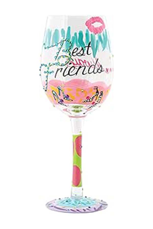 Celebra la amistad con la copa Lolita "Best Friends Always". Decorada con colores vibrantes, besos pintados y detalles juguetones, es el regalo perfecto para esa amiga especial. Incluye una receta de cóctel en la base para disfrutar momentos inolvidables. Solo para lavado a mano.