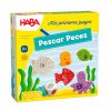 La caja del juego Haba Pescar Peces muestra su diseño colorido con adorables figuras marinas de madera. Ideal para jugar en solitario, de forma cooperativa o competitiva, fomentando la coordinación y la paciencia en los más pequeños.