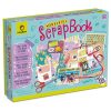 La caja de "LUDATTIC Wonderful Scrapbook" presenta un diseño llamativo y colorido, con ejemplos de proyectos creativos que se pueden realizar con el contenido del set. Un regalo perfecto para pequeños artistas y amantes de las manualidades.