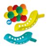 El Juego Splash Water Catch de SES incluye dos lanzadores en colores vibrantes y 12 pompones de agua reutilizables. Perfecto para jugar en la piscina, la playa o el jardín, asegurando horas de entretenimiento refrescante.