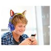 Un niño disfruta de la música mientras usa los auriculares inalámbricos de la Patrulla Canina con orejas de Chase iluminadas. Su diseño ergonómico y divertido lo hace ideal para los pequeños fans de la serie.