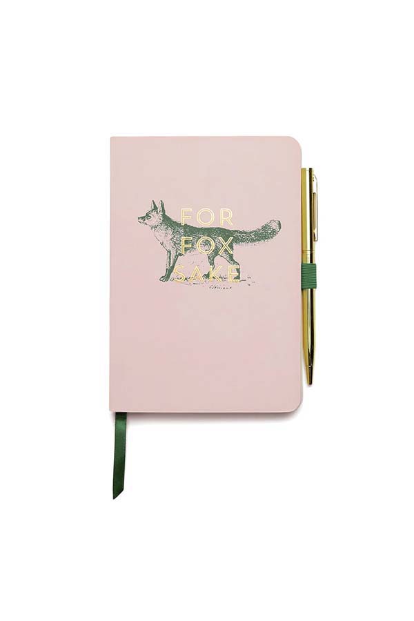 Cuaderno compacto en tonos beige con el diseño de un zorro y la frase "For Fox Sake". Incluye un bolígrafo metálico dorado y cinta marcapáginas verde.