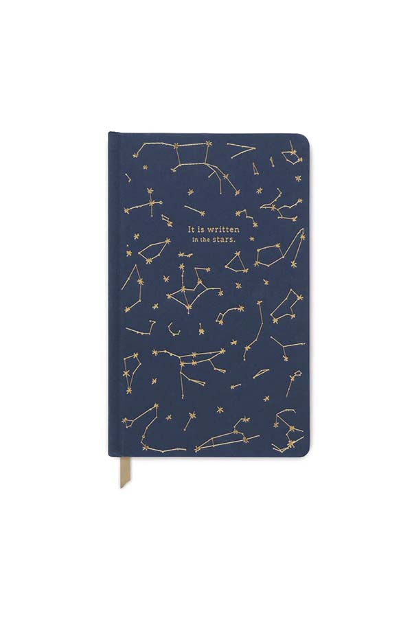 Portada de una libreta de tapa dura en color azul oscuro con ilustraciones de constelaciones en dorado. En el centro tiene la frase "It is written in the stars". Incluye un marcapáginas de cinta dorada, lo que la hace ideal para notas o planificación astronómica.