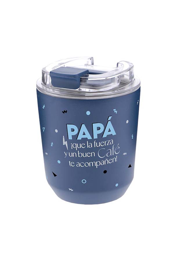 Vaso térmico de color azul oscuro con frase inspirada en la cultura geek: "Papá, ¡que la fuerza y un buen café te acompañen!", decorado con detalles gráficos en tonos claros. Incluye tapa hermética para mantener la temperatura de las bebidas.