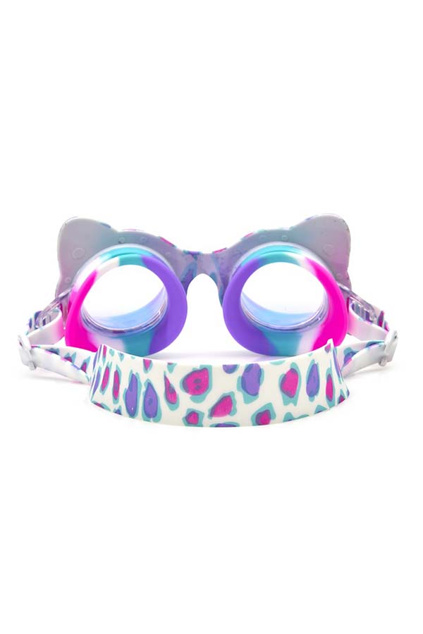 La parte trasera de las Bling2O Cat Purple muestra su correa ajustable decorada con un original estampado animal print en tonos fucsia, morado y turquesa sobre blanco. Perfecta sujeción para horas de diversión acuática con estilo.