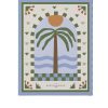 Ilustración tropical con palmera central, sol naranja y ondas de mar en tonos azules y verdes. Una estética relajada y veraniega que transmite serenidad y frescura.