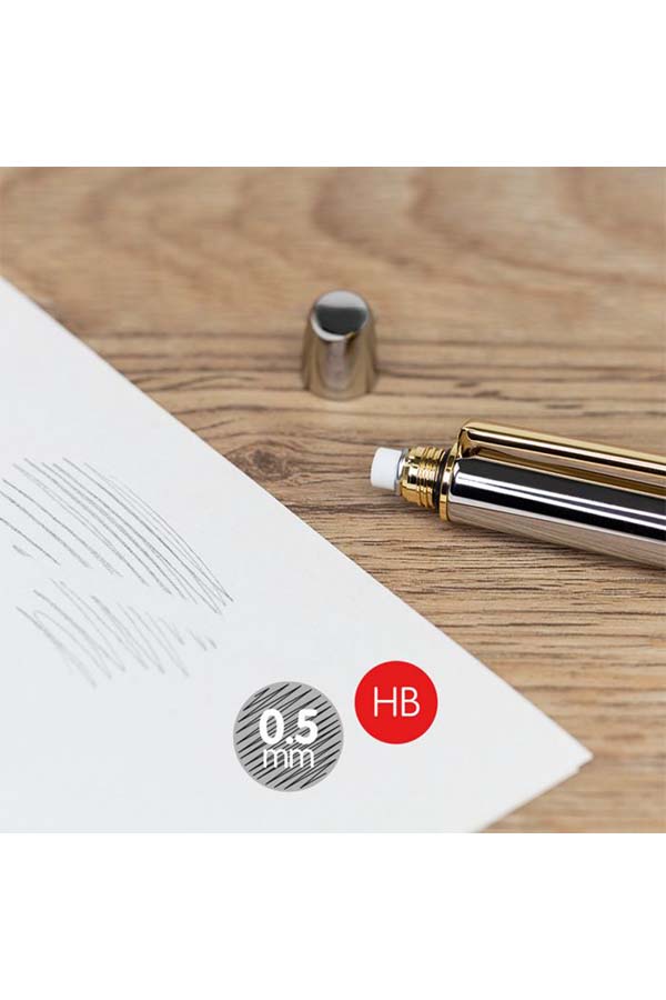 Primer plano mostrando el trazo limpio del portaminas Milan con mina HB de 0,5 mm. Ideal para escritura precisa o dibujo técnico, incluye goma bajo el capuchón.