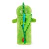 Estuche suave en forma de dinosaurio verde, con cremallera frontal y capacidad para llevar bolígrafos, lápices y otros útiles. Incluye bolígrafo y regla a juego para completar tu colección escolar con estilo.