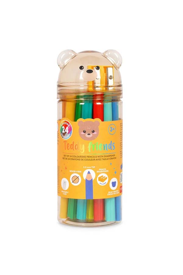 Estuche rígido con tapa en forma de osito que guarda 24 lápices de colores brillantes y un sacapuntas.