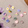 Surtido de mini pinzas con diseños divertidos como abejas, flores, unicornios y estrellas, ideales para looks creativos.